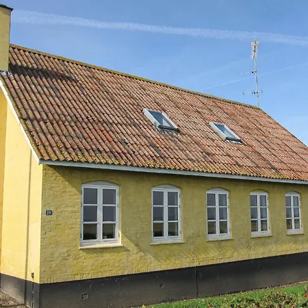 Holiday home Stunning In With Kitchen Gudhjem
