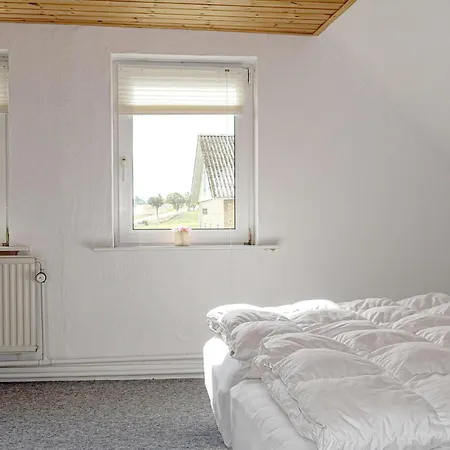 Holiday home Stunning In With Kitchen Gudhjem