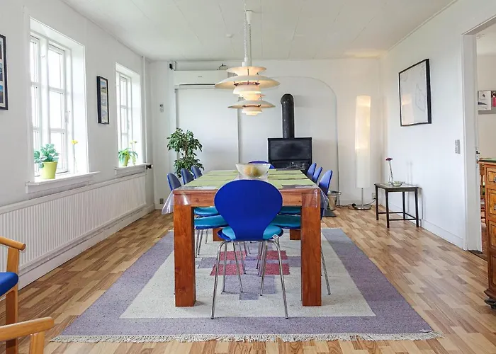 Holiday home 4 Bedroom Stunning In