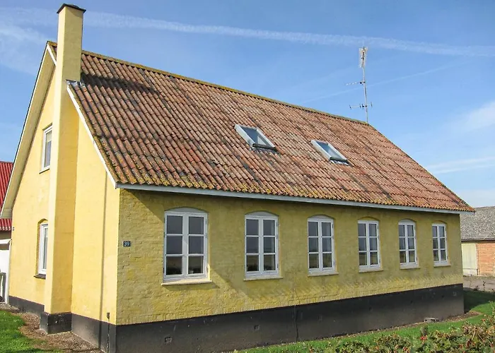 Holiday home 4 Bedroom Stunning In Gudhjem