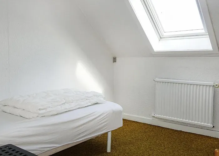 Holiday home 4 Bedroom Stunning In Gudhjem