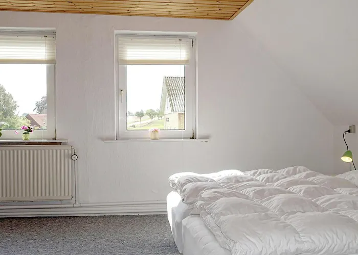 Holiday home 4 Bedroom Stunning In Gudhjem